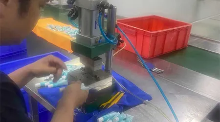 ​THE PRODUCTION OF SUNSCREEN CREAM IS ADVANCING STEADILY, AND METICULOUS WORK IS DONE TO ENSURE THAT THE PRODUCT EFFICACY REMAINS AT THE BOTTOM LINE.